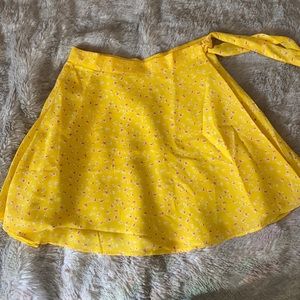 ♦️4 for 20 ♦️Floral yellow wrap skirt